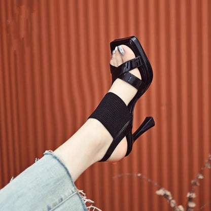 Buty na wysokim obcasie Marcella Mancini™ z kwadratowym noskiem i elastycznym paskiem przy kostce